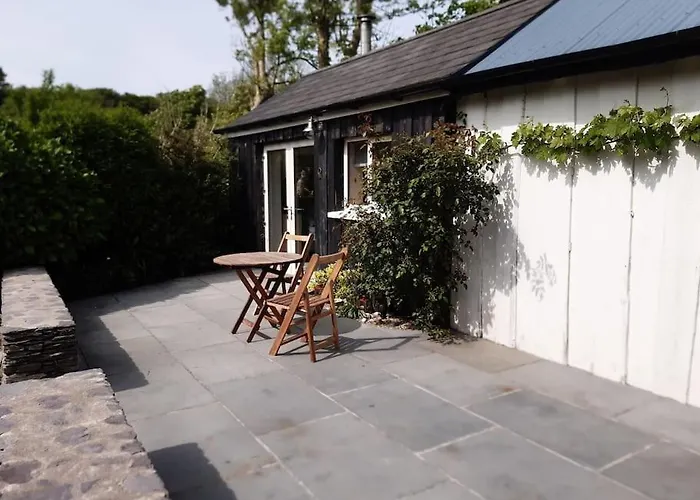 Cosy Near Lough Hyne 木屋 *